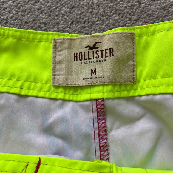 Neon board shorts, floral print in great condition - Picture 6 of 6